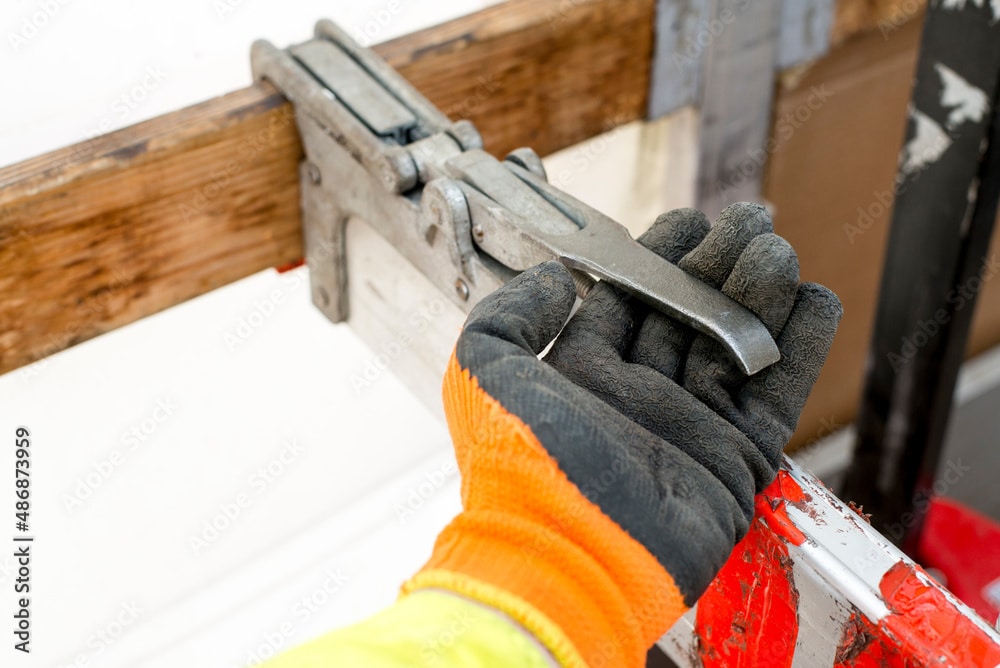Preview1 Different Types of Cargo Load Bars for Trucks